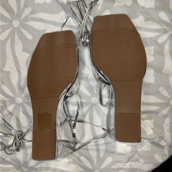 Silver Chrome Strappy Wedge Heels - Cider NWOT - Picture 8 of 8